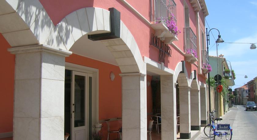 Hotel Del Corso Pula Exterior photo